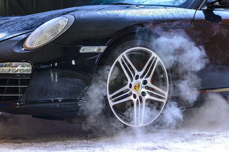 car detailing_garage-1837336_960_720_PIXABAY.jpg