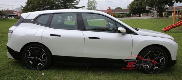 BMWiX_04