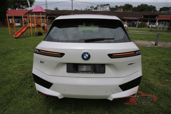 BMWiX_06
