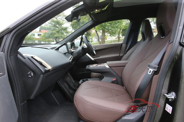 BMWiX_09