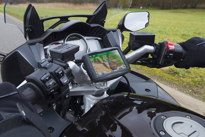 motorcycle travel_FE220622lckZ02.jpg