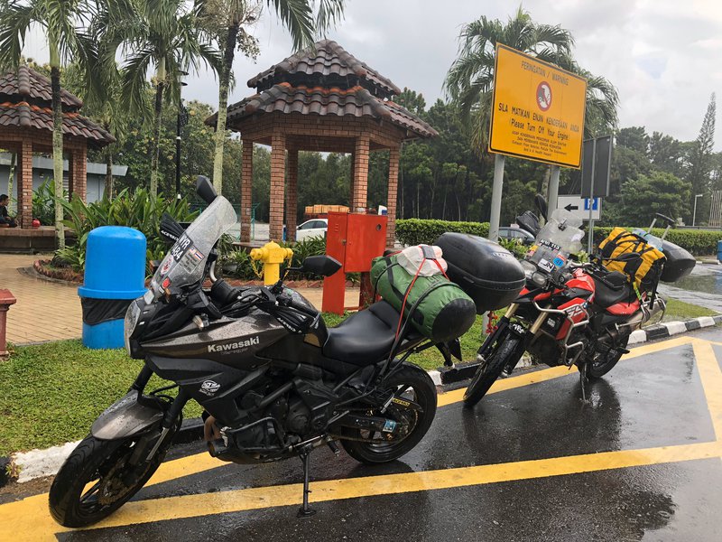 motorcycle travel_FE220622lckZ03.jpg