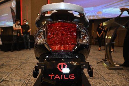 ni hsin elec bike rear light.jpg