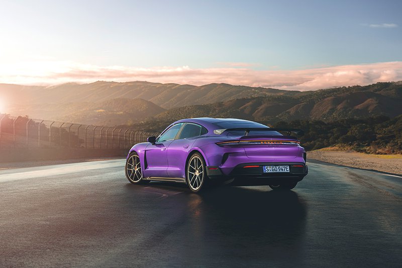 porsche-Taycan-Turbo-GT-和Taycan-Turbo-GT-with-Weissach-Package.jpg