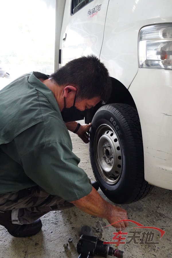 tyre-_FE221013lckZ17.jpg